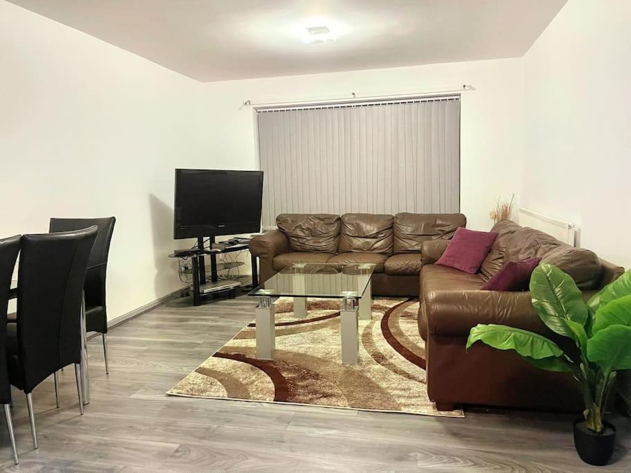 Lovely 3 Bed Apartment Near Qe Hospital Harborne Birmingham New Eksteriør bilde